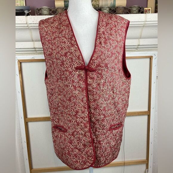 Deluxe Silk quilted vest w/ frog closure🎉 Asian touches, boho vibe - Picture 1 of 10
